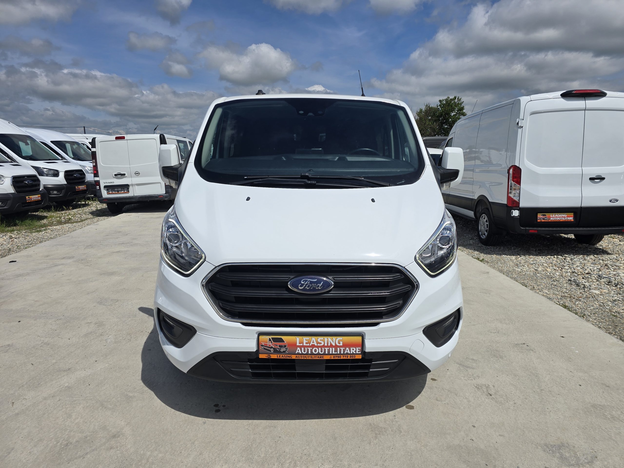 FORD CUSTOM 5 LOCURI+MARFA L2H1 PREMIUM EDITION