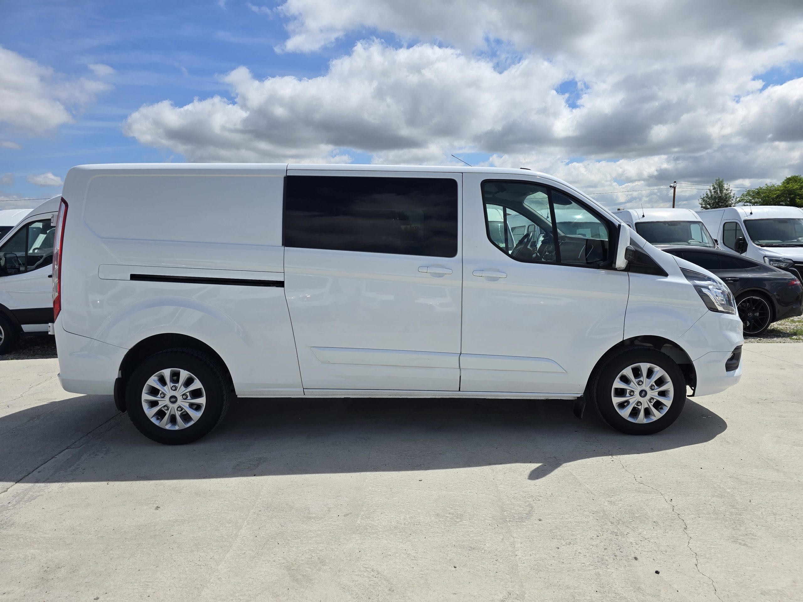 FORD CUSTOM 5 LOCURI+MARFA L2H1 PREMIUM EDITION