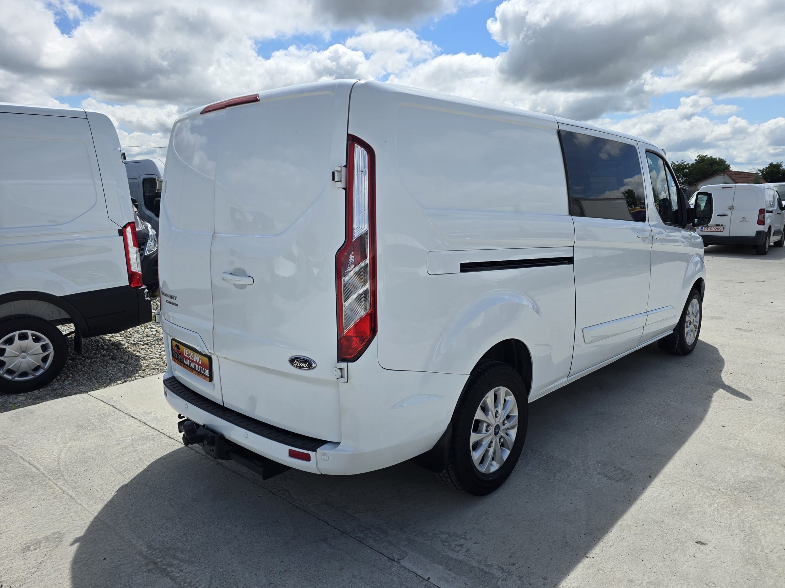 FORD CUSTOM 5 LOCURI+MARFA L2H1 PREMIUM EDITION