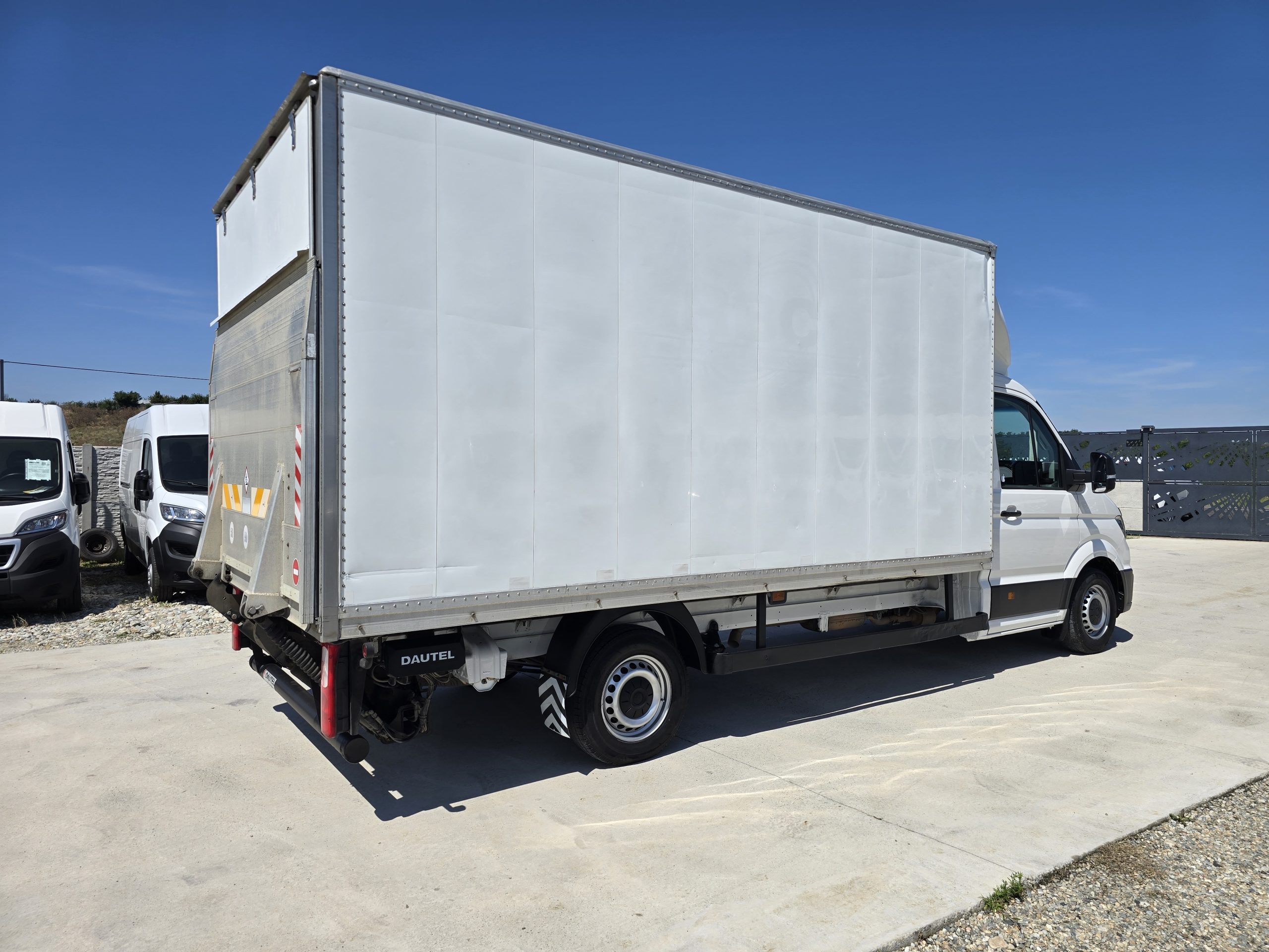 VOLKSWAGEN CRAFTER KOFFER L=4.40m Cu LIFT Hidraulic