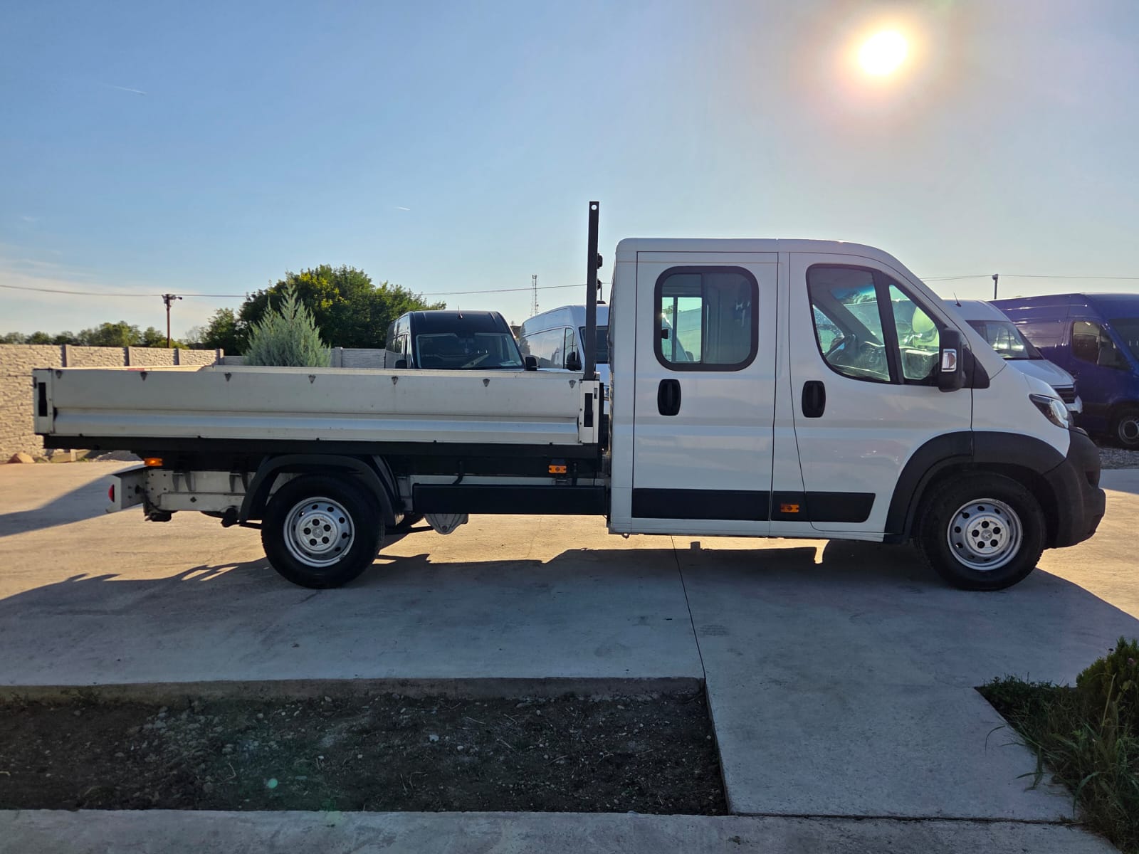 PEUGEOT BOXER DOKA 7 LOCURI + BENA L=3.30M