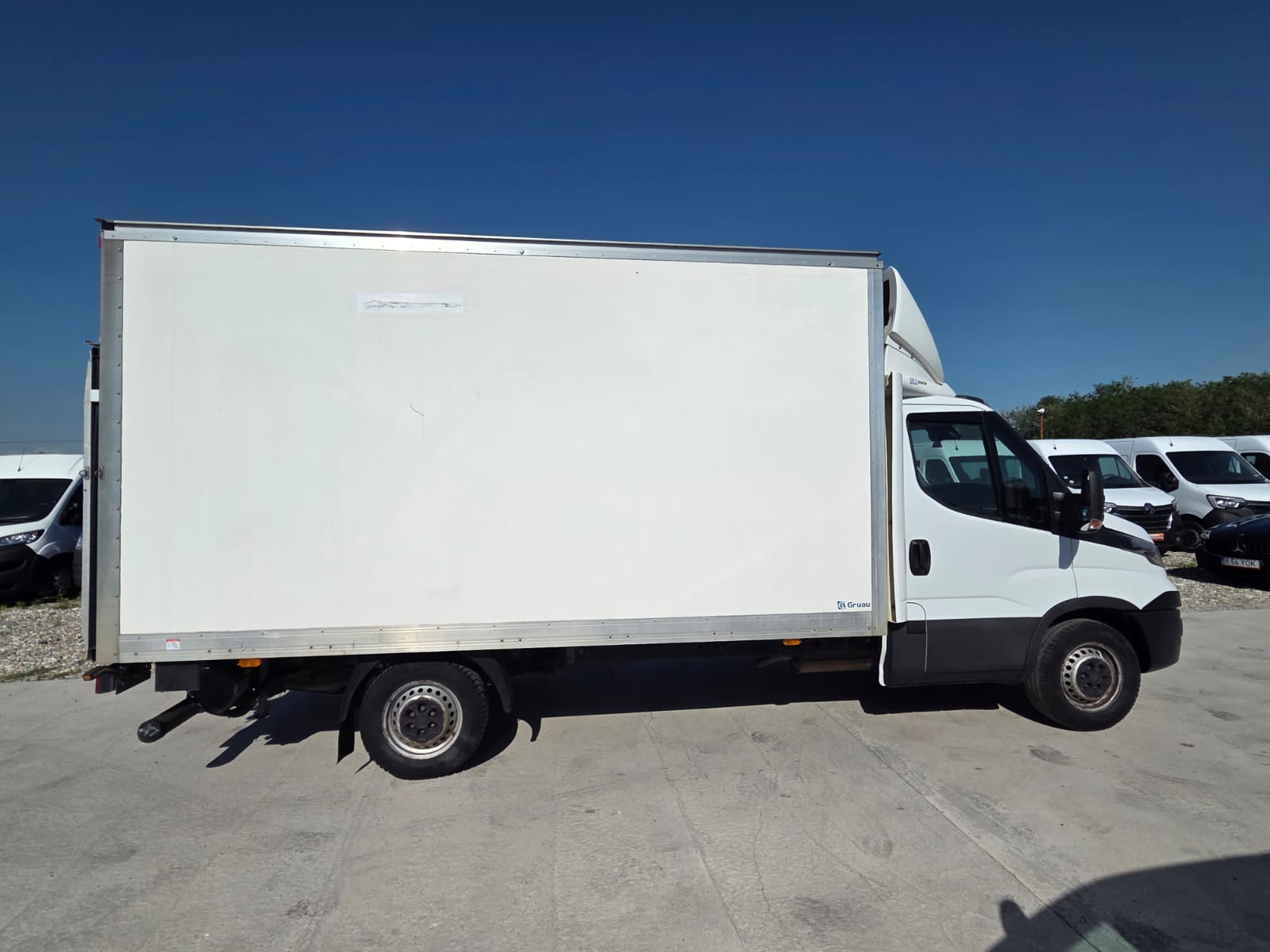 IVECO NEW DAILY CUB L=4.10M + LIFT HIDRAULIC
